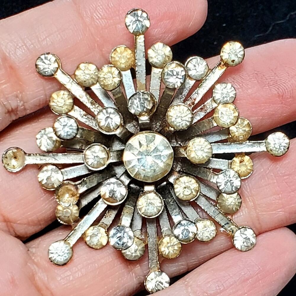 Starburst Clear Rhinestone Silver Tone Unsigned Brooch Pin 2" Vtg